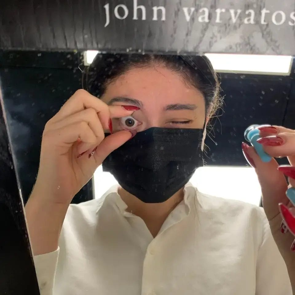 Comparando la Comodidad: Lentes Esclerales vs. Lentes de Contacto Blandos