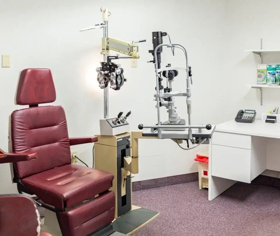 What Happens During a Contact Lens Fitting